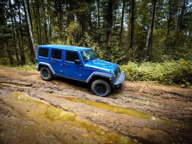 slide image for gallery: 17655 | Jeep Wrangler