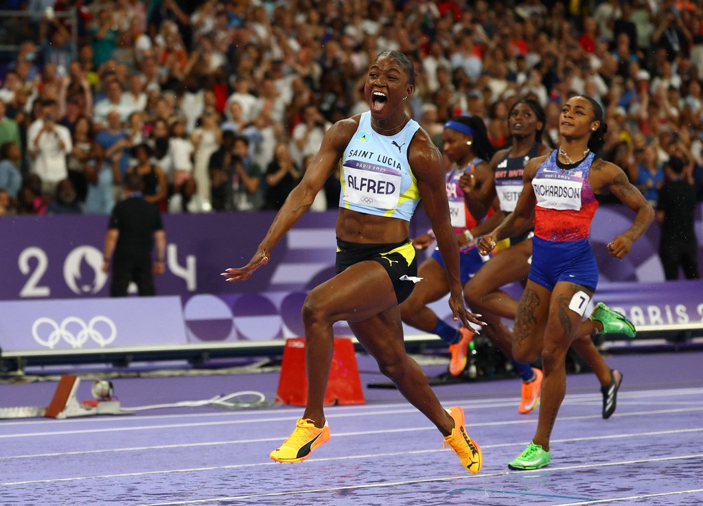 Бегунья из Сент-Люсии выиграла стометровку на Олимпиаде: видео