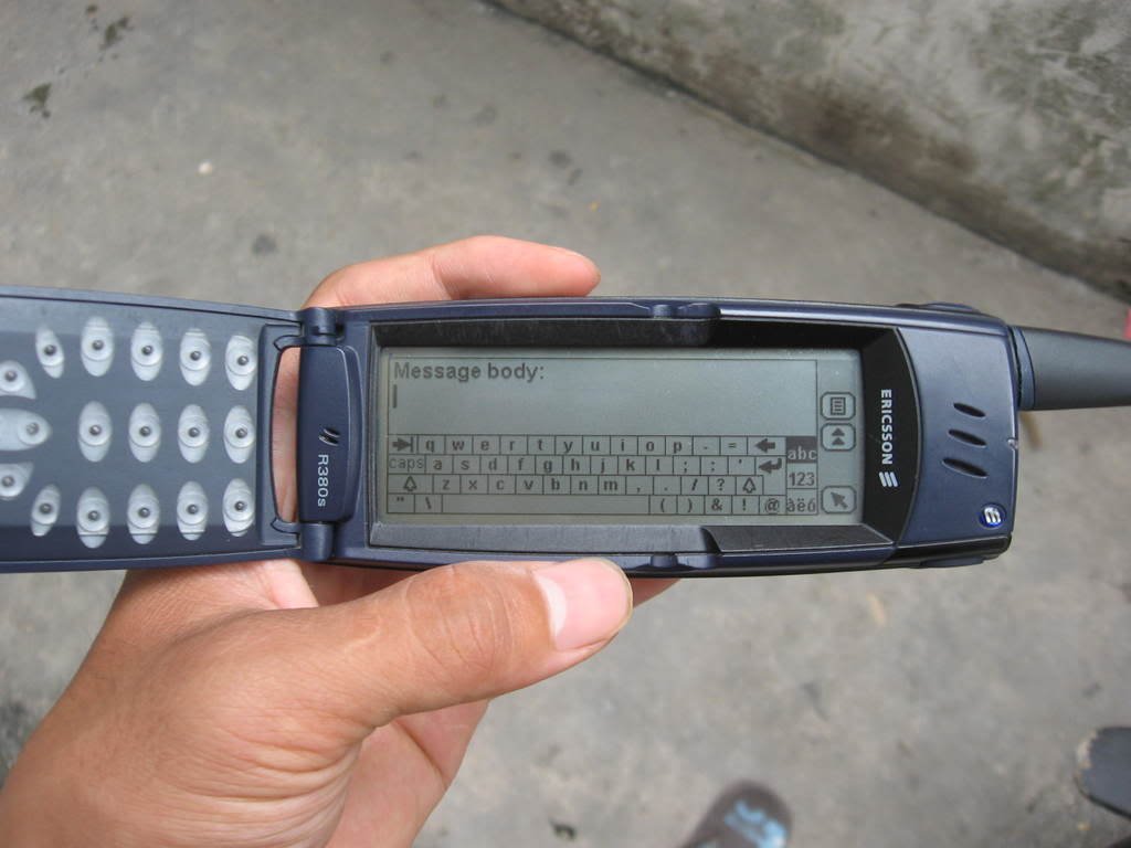 В Россию привезли «неубиваемый» Nokia 800 Tough и новый Nokia 2720 Flip -  Hi-Tech Mail.ru