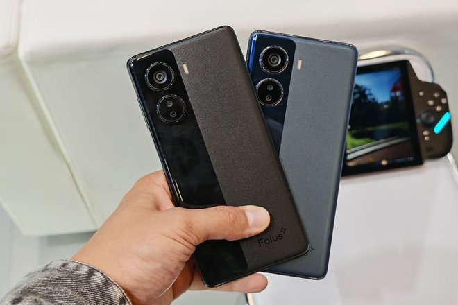 Смартфон «Алькор» на базе ОС «Аврора» от компании Fplus Смартфон «Алькор» на базе ОС «Аврора» от компании Fplus