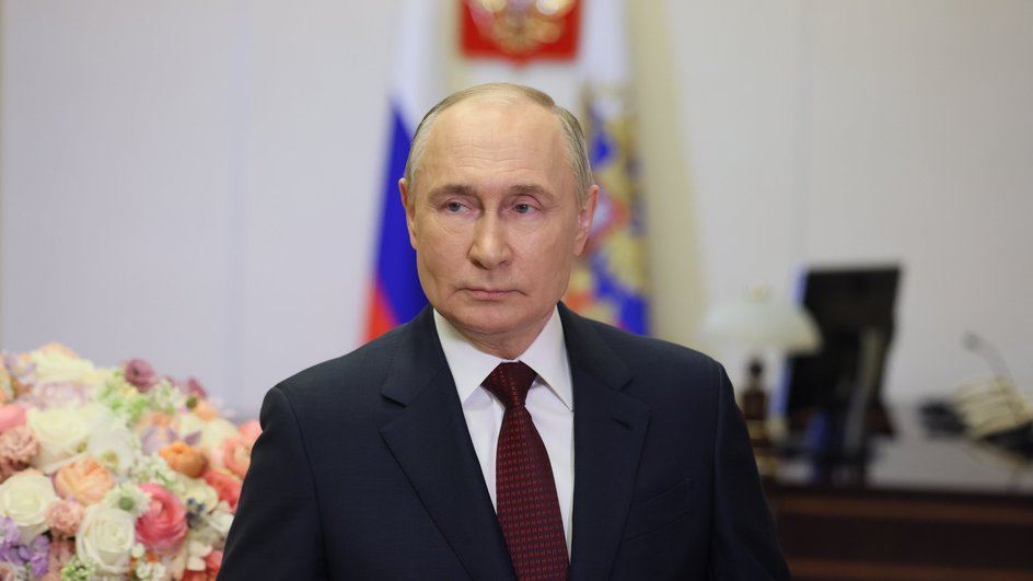 Владимир Путин поздравил россиянок с 8 Марта Владимир Путин поздравил россиянок с 8 Марта