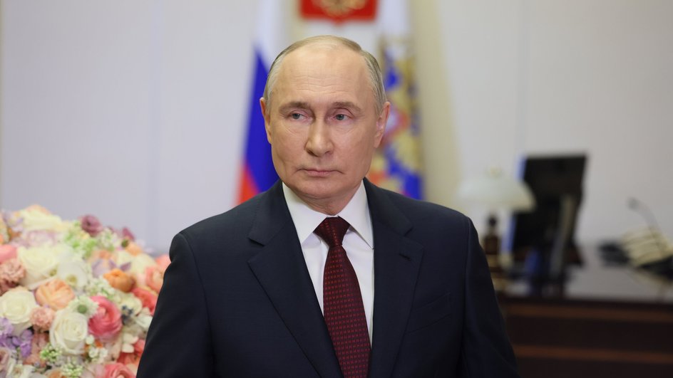 Владимир Путин поздравил россиянок с 8 Марта Владимир Путин поздравил россиянок с 8 Марта