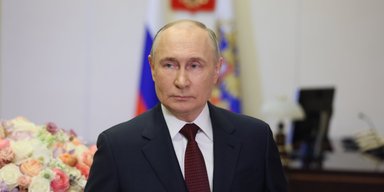 Владимир Путин поздравил россиянок с 8 Марта