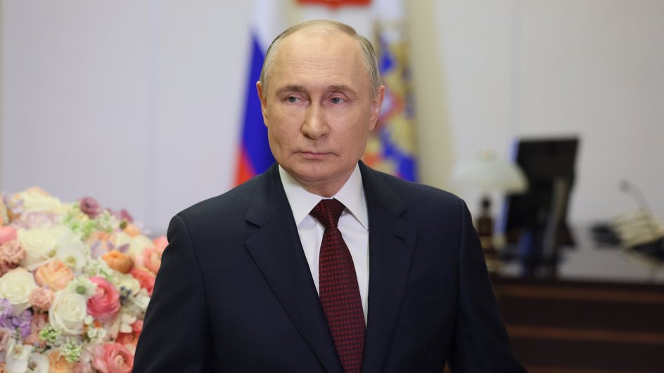 Владимир Путин поздравил россиянок с 8 Марта Владимир Путин поздравил россиянок с 8 Марта