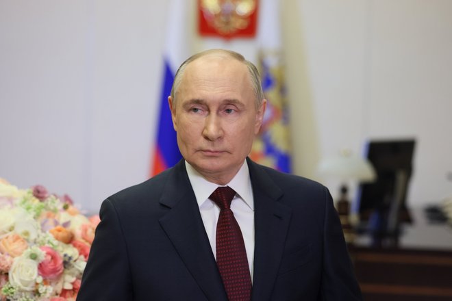Владимир Путин поздравил россиянок с 8 Марта
