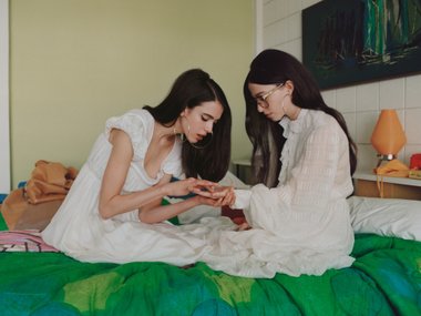 Маргарет Куолли и Майки Мэдисон Маргарет Куолли и Майки Мэдисон