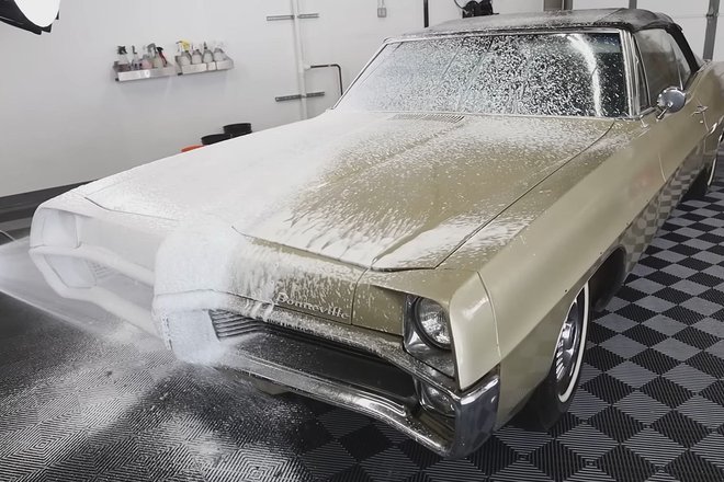 1967-pontiac-bonneville-gets-first-wash-in-40-years-goes-from-gross-to-superb-208900_1.jpeg