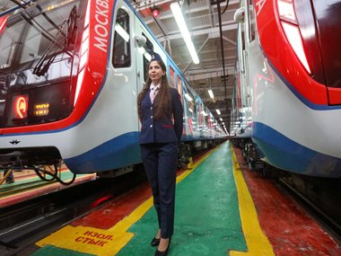 Slide image for gallery: 14333 | Первый поезд под управлением женщины-машиниста запустили в столичном метро
