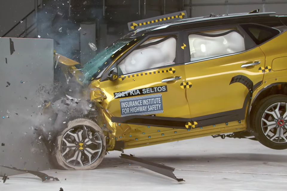 Chevrolet Camaro crash Test