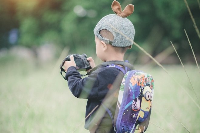 backpack-boy-camera-1549975.jpg