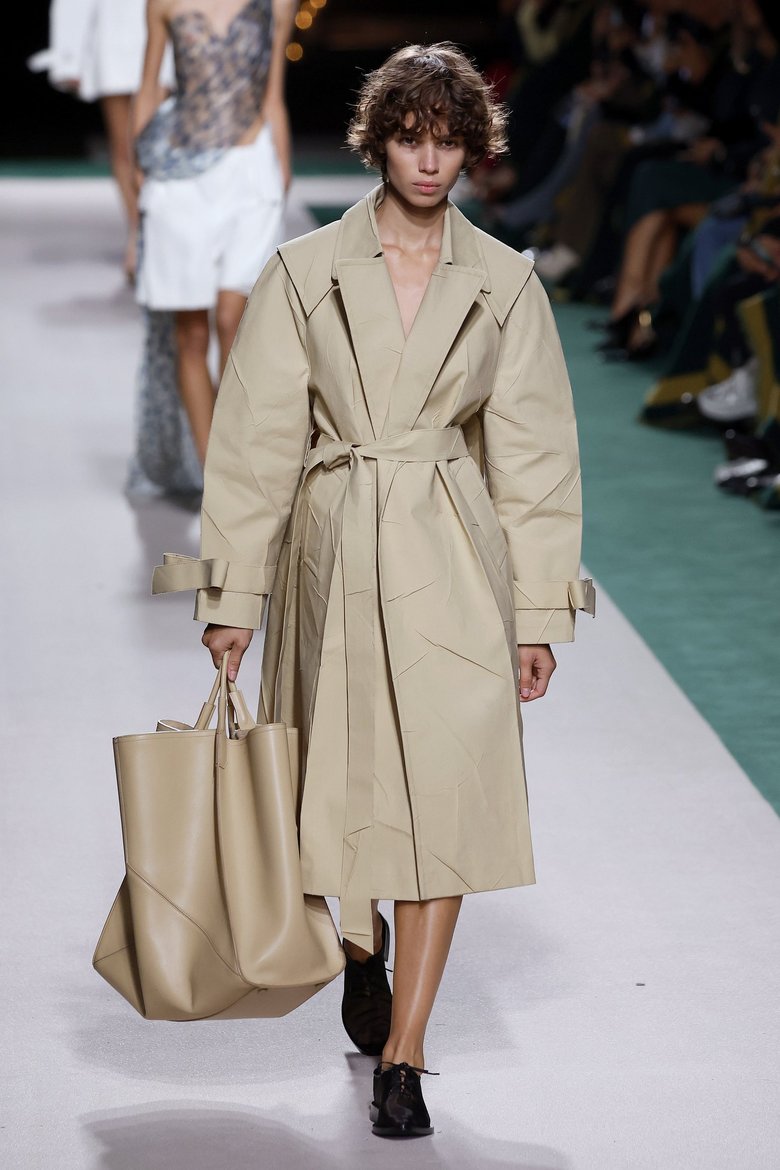 Показ Victoria Beckham весна-лето 2025 Показ Victoria Beckham весна-лето 2025