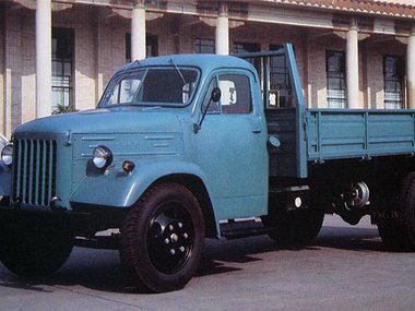 slide image for gallery: 24797 | Первым китайским автомобилем был советский грузовик