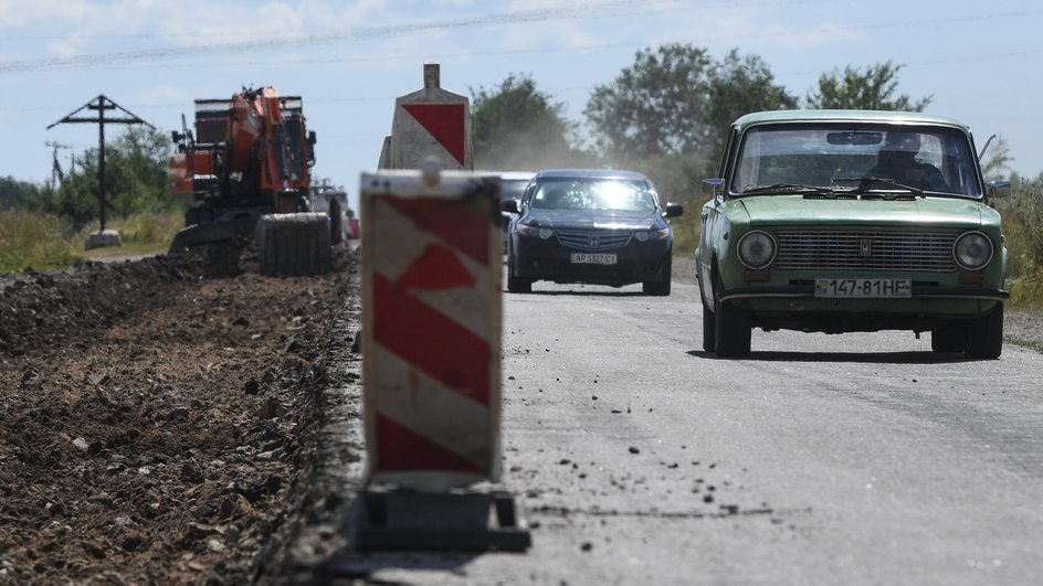 Автомобили на ремонтируемом участке автомобильной дороги