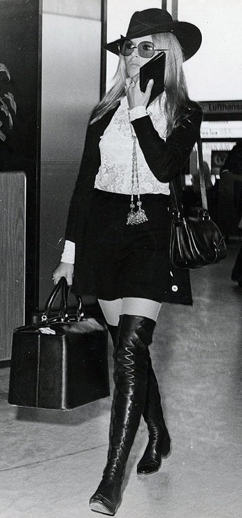 Брижит Бардо в аэропорту, 1968 год
