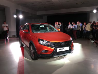 slide image for gallery: 23599 | Lada Vesta Cross