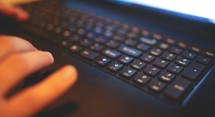 close-up-notebook-keyboard-6189.jpg