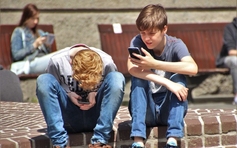 boys-cellphones-children-159395_1