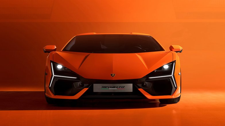 Lamborghini Revuelto студия