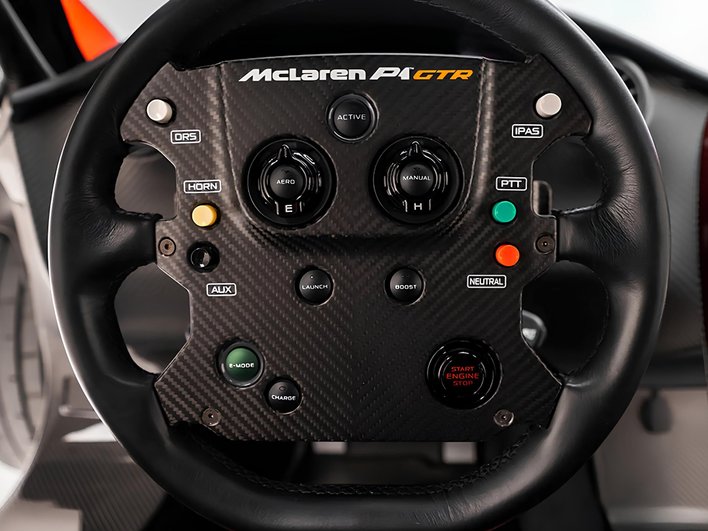 Руль McLaren P1 GTR 2015 года Руль McLaren P1 GTR 2015 года