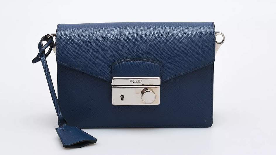 Винтажная сумка Prada, которую можно купить на ресейл платформе Винтажная сумка Prada, которую можно купить на ресейл платформе