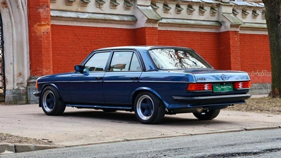 Редкий Mercedes-Benz W123 AMG 1980 года продают за 26,5 миллиона рублей Редкий Mercedes-Benz W123 AMG 1980 года продают за 26,5 миллиона рублей