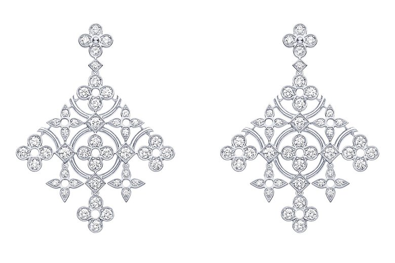 Дом Louis Vuitton под Новый год выпустил сравнительно скромную коллекцию Dentelle Monogram