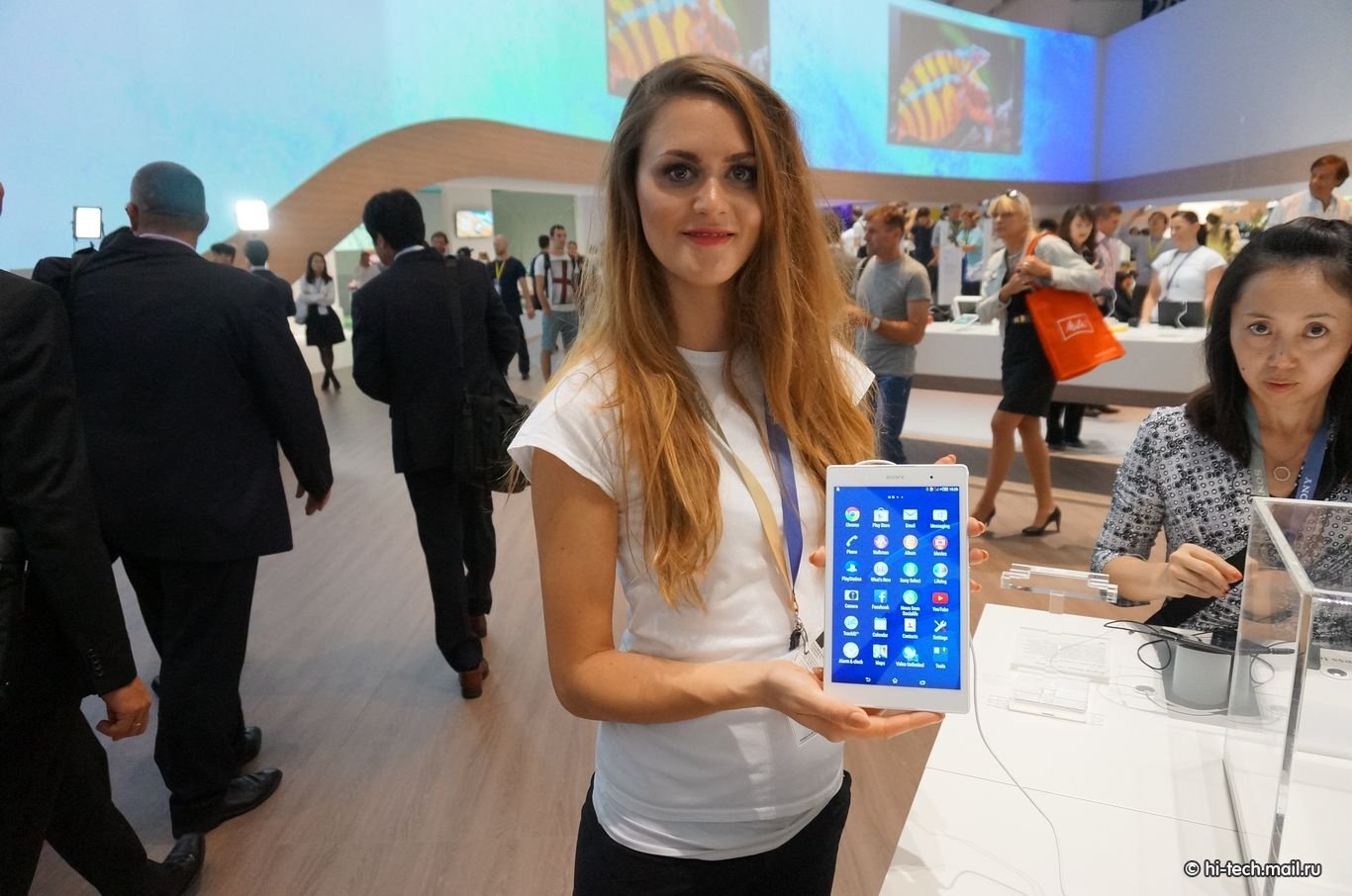 Самые красивые девушки IFA 2014 - Hi-Tech Mail.ru