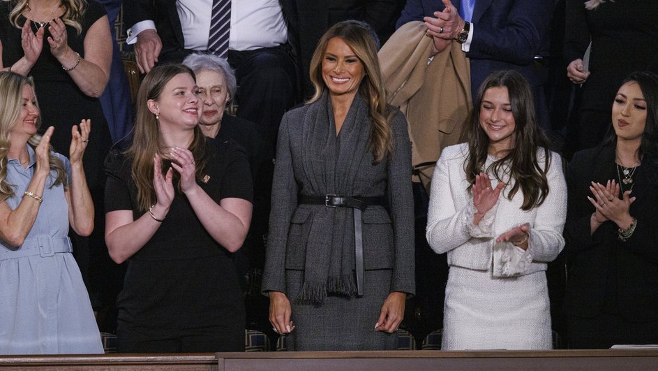 Мелания Трамп во время выступления Дональда Трампа в конгрессе США, 4 марта 2025 года Мелания Трамп во время выступления Дональда Трампа в конгрессе США, 4 марта 2025 года