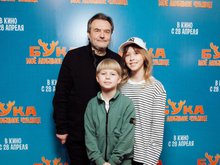 Алексей Учитель с дочками