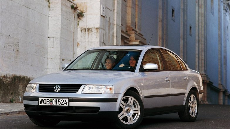 slide image for gallery: 28459 | Volkswagen Passat Sedan