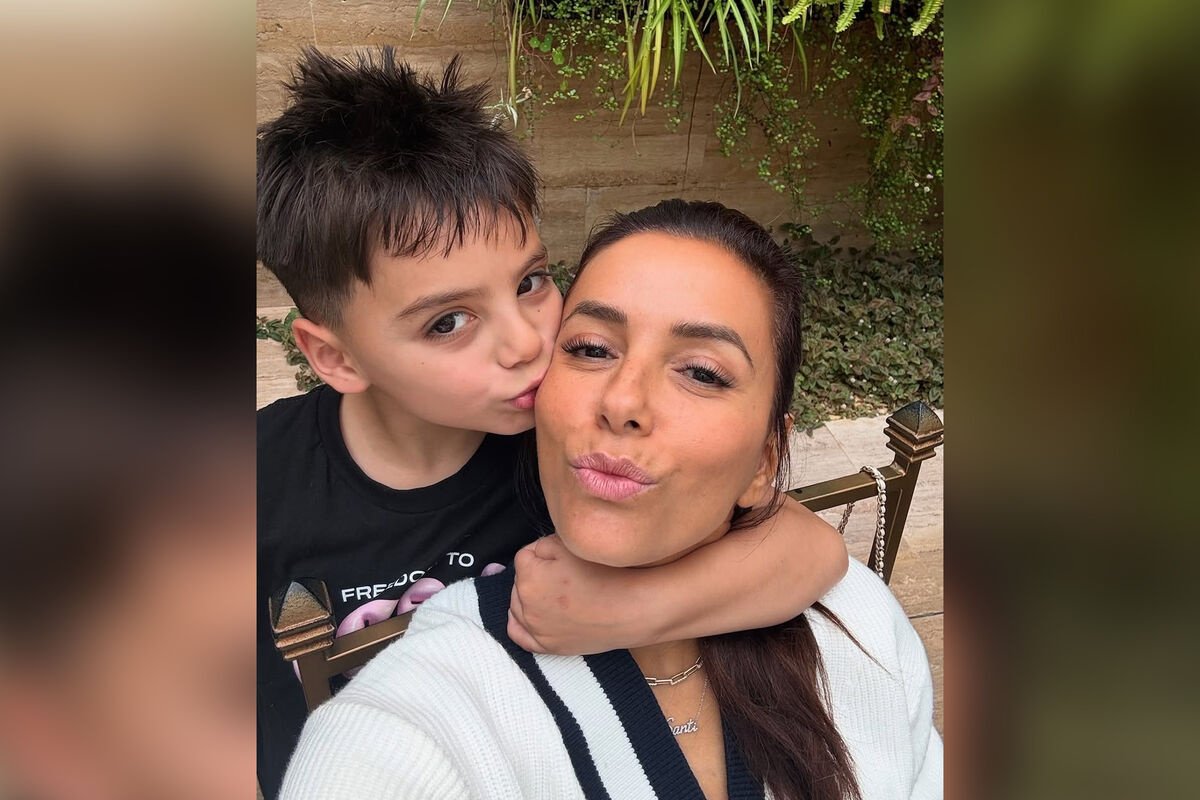 Звезда «Отчаянных домохозяек» показала повзрослевшего сына Звезда «Отчаянных домохозяек» показала повзрослевшего сына