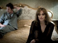 Content image for: 488882 | Кадр из фильма Джоли «Лазурный берег», где актеры играют семейную пару с проблемами в отношениях