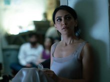 Назанин Бониади в фильме «Отель Мумбаи: Противостояние»