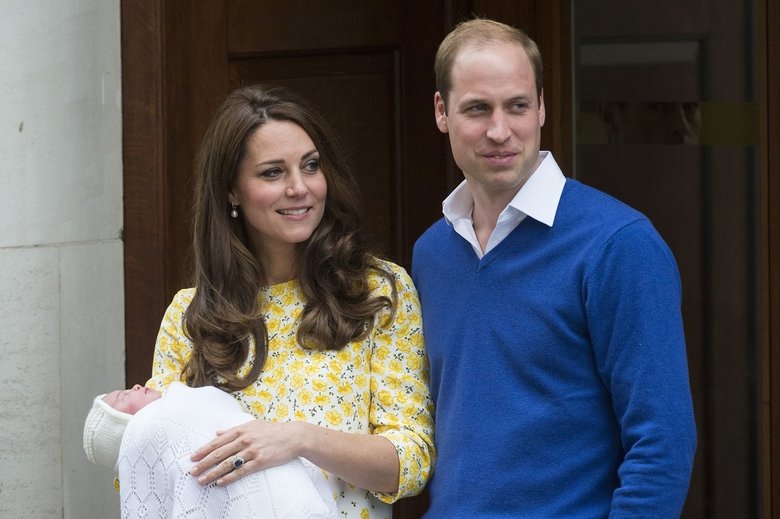 Герцогиня Кейт и герцог Уильям с новорожденной дочкой Шарлоттой