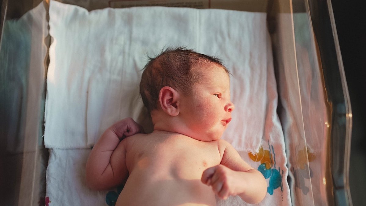 Почему новорожденные во сне вздрагивают?