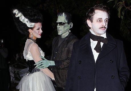 Кейт Бекинсейл и оба ее мужа — Лен Уайзман (в образе Франкенштейна) и Майкл Шин на хэллоуинской вечеринке, 2010 год