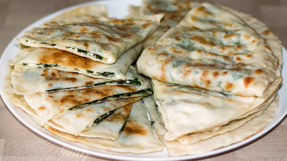 Турецкие лепешки гезлеме с сыром