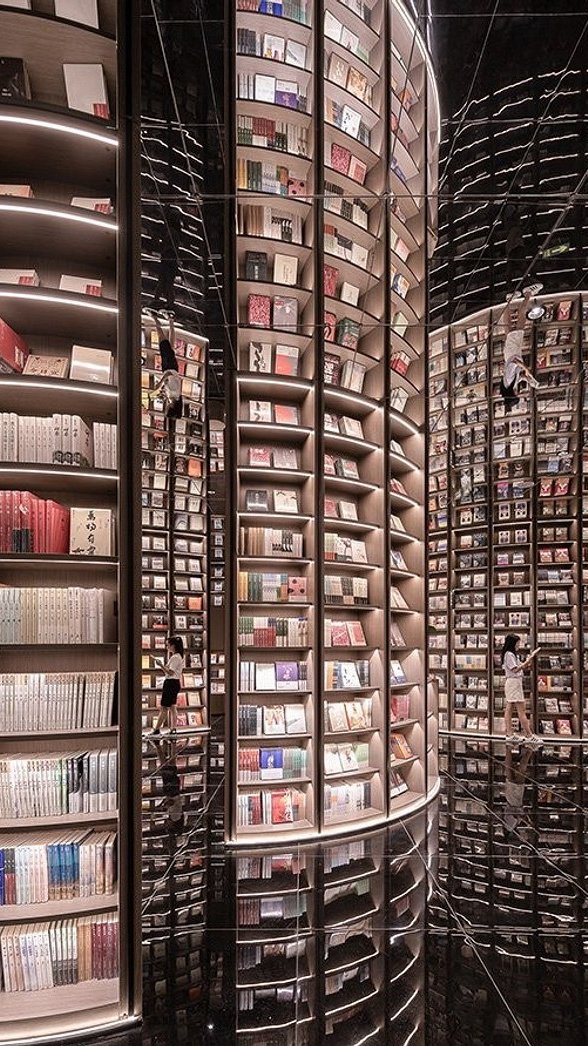 Почти как в Хогвартсе: в Китае открылся «бесконечный» книжный магазин