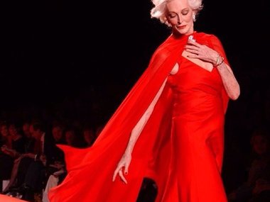 Slide image for gallery: 11415 | Кармен Делль Орефиче. 88-летняя Кармен занесена в Книгу рекордов Гиннесса как модель с самой долгой карьерой. Ей было всего 14 лет, когда в нью-йоркской подземке она случайно познакомилась с сотрудником модного журнала, и т