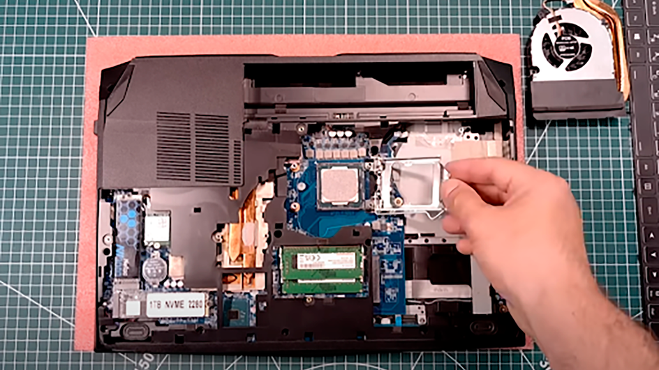 Демонтаж процессора в ноутбуке