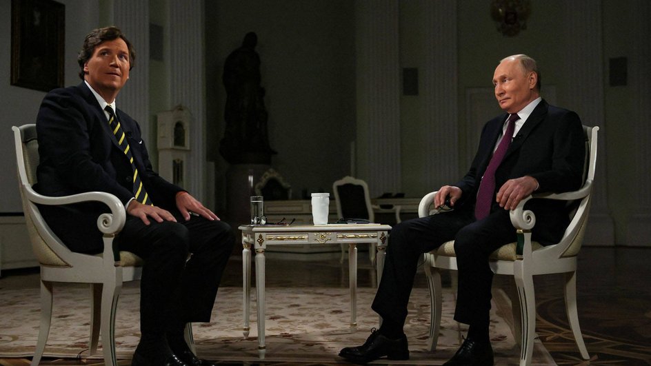 Такер Карлсон и Владимир Путин Такер Карлсон и Владимир Путин