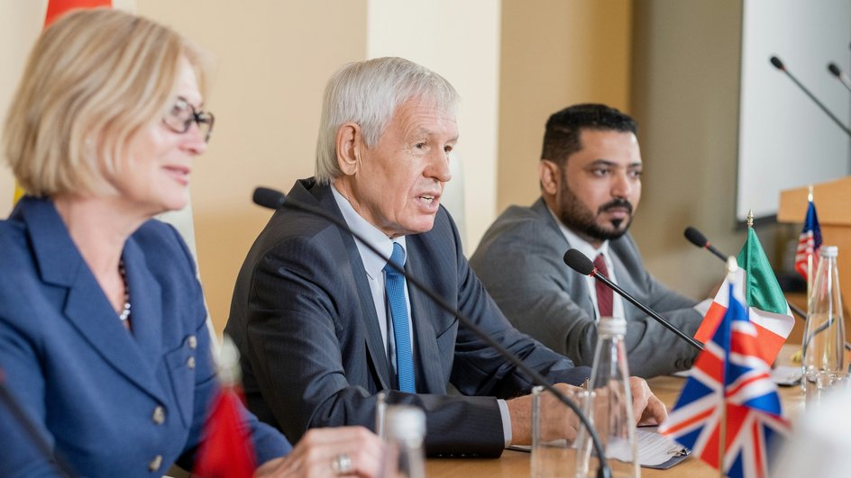 Политика Политика