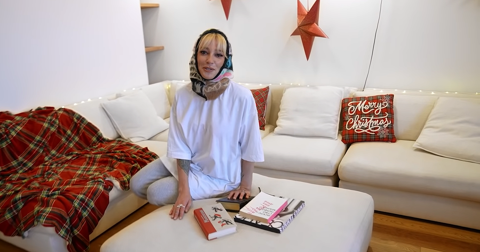 Блогер и ведущая Настя Ивлеева показала свою квартиру в Москве