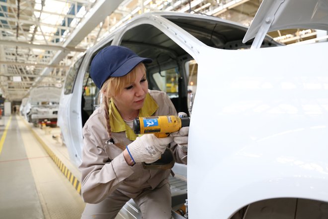 Производство Lada Largus на заводе в Ижевске. Сборка Производство Lada Largus на заводе в Ижевске. Сборка