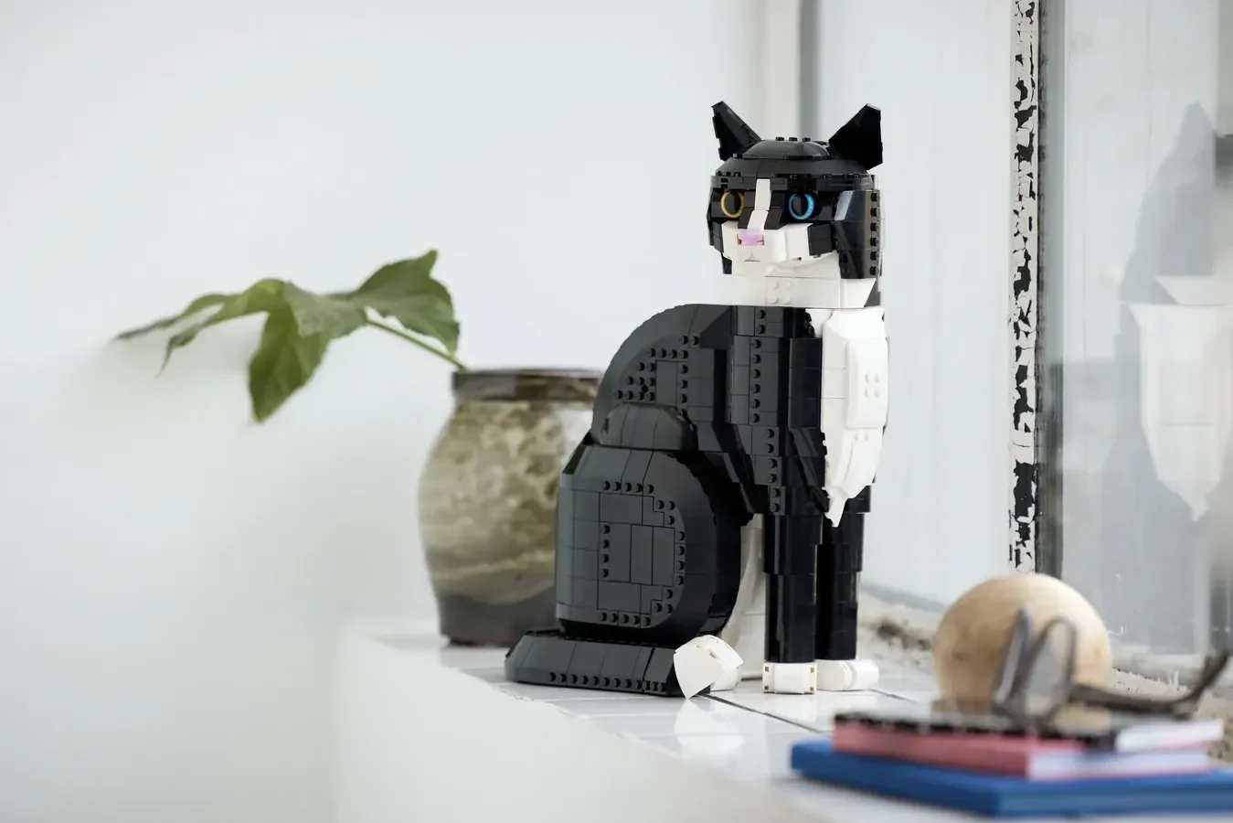 LEGO порадует фанатов котом-гигантом в смокинге (фото) - Hi-Tech Mail.ru