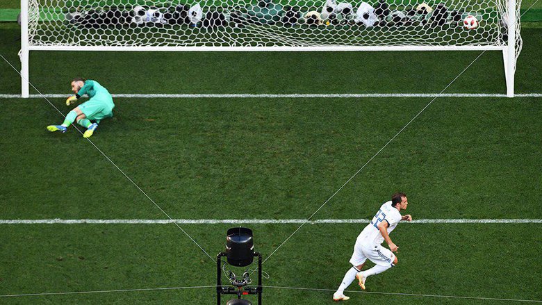 Тот самый гол Дзюбы с пенальти в том-самом-матче с Испанией. / Фото – Reuters