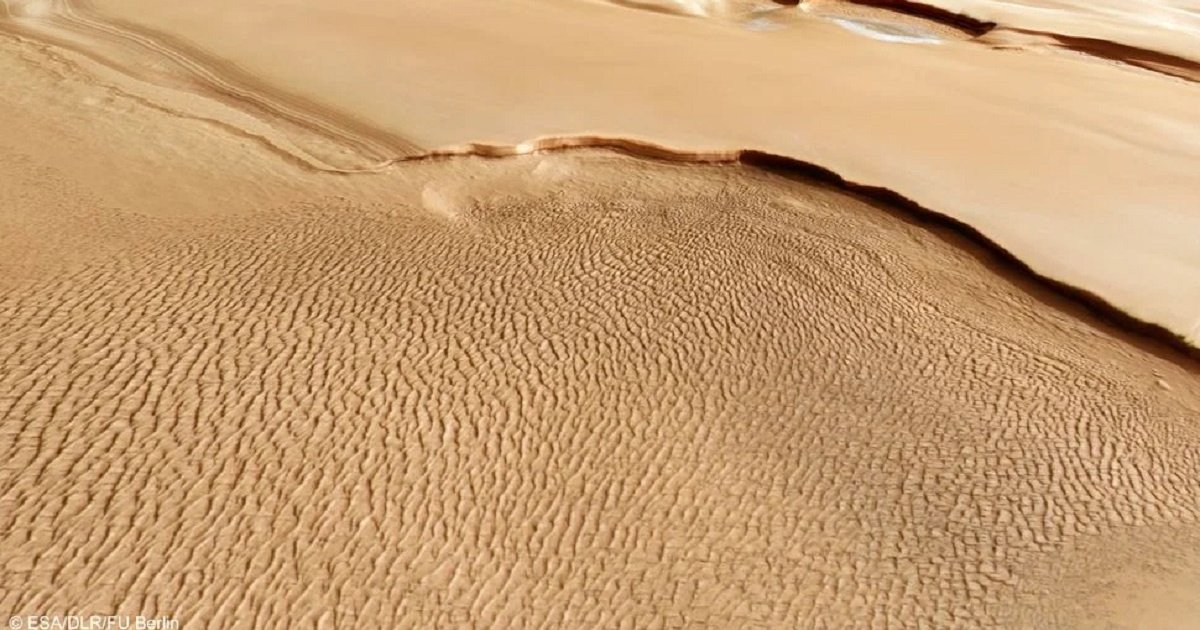 Пейзаж как в «Дюне»: опубликованы новые фото Марса
