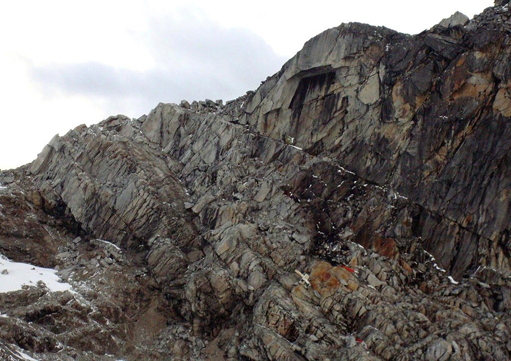 Российская альпинистка погибла, сорвавшись со скалы