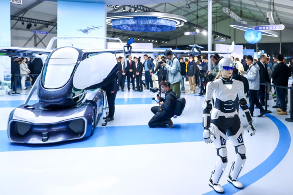 Chery представила робота-продавца для автосалона Chery представила робота-продавца для автосалона