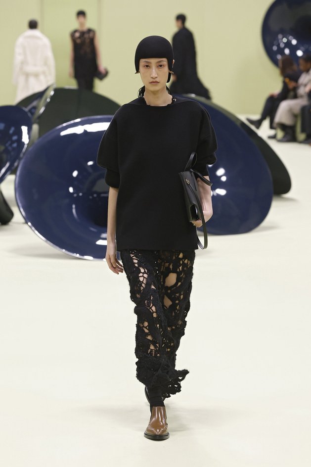 Модель на показе Jil Sander Модель на показе Jil Sander